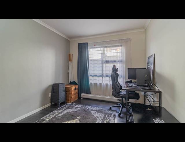 3 BEDROOM APARTMENT FOR SALE IN LONGLAKE